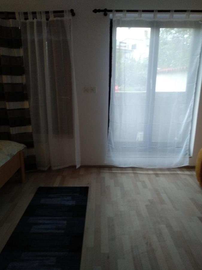 Apartments Zlatko Pula Exteriör bild
